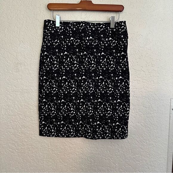 Margaret M Slimming Pencil Skirt-Black & White - Size‎ Medium - Picture 7 of 10